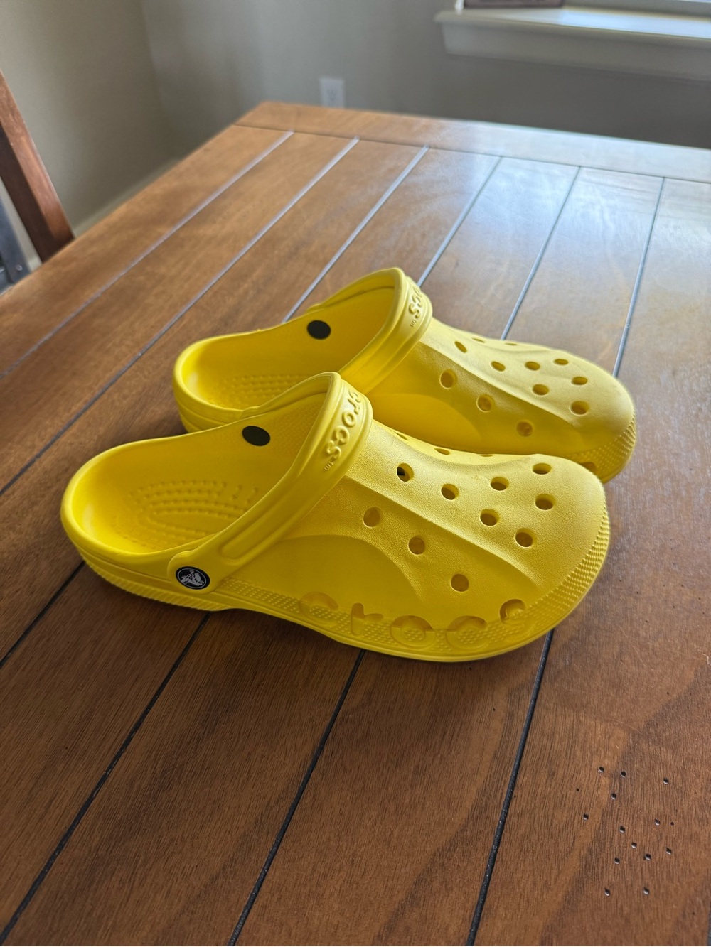 CROCS Classic Clog in Vibrant Yellow - Picture 1 of 2